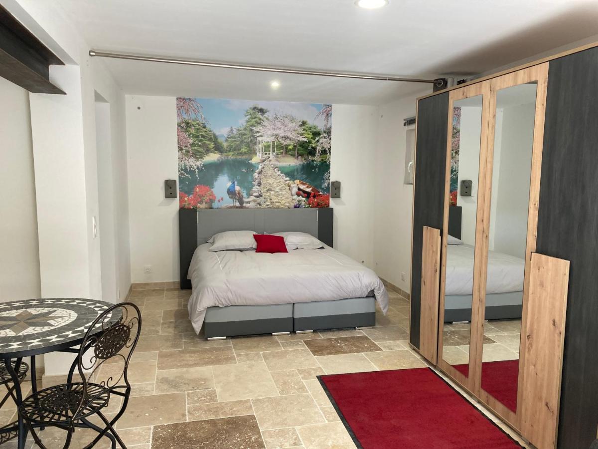 Le Studio D Aurelie Avec Spa Ete En Pleine Campagne Et Proche De Toute Commodite ロックモール エクステリア 写真