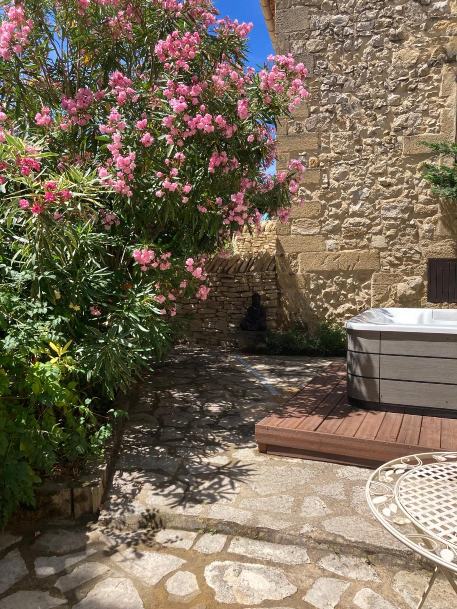 Le Studio D Aurelie Avec Spa Ete En Pleine Campagne Et Proche De Toute Commodite ロックモール エクステリア 写真