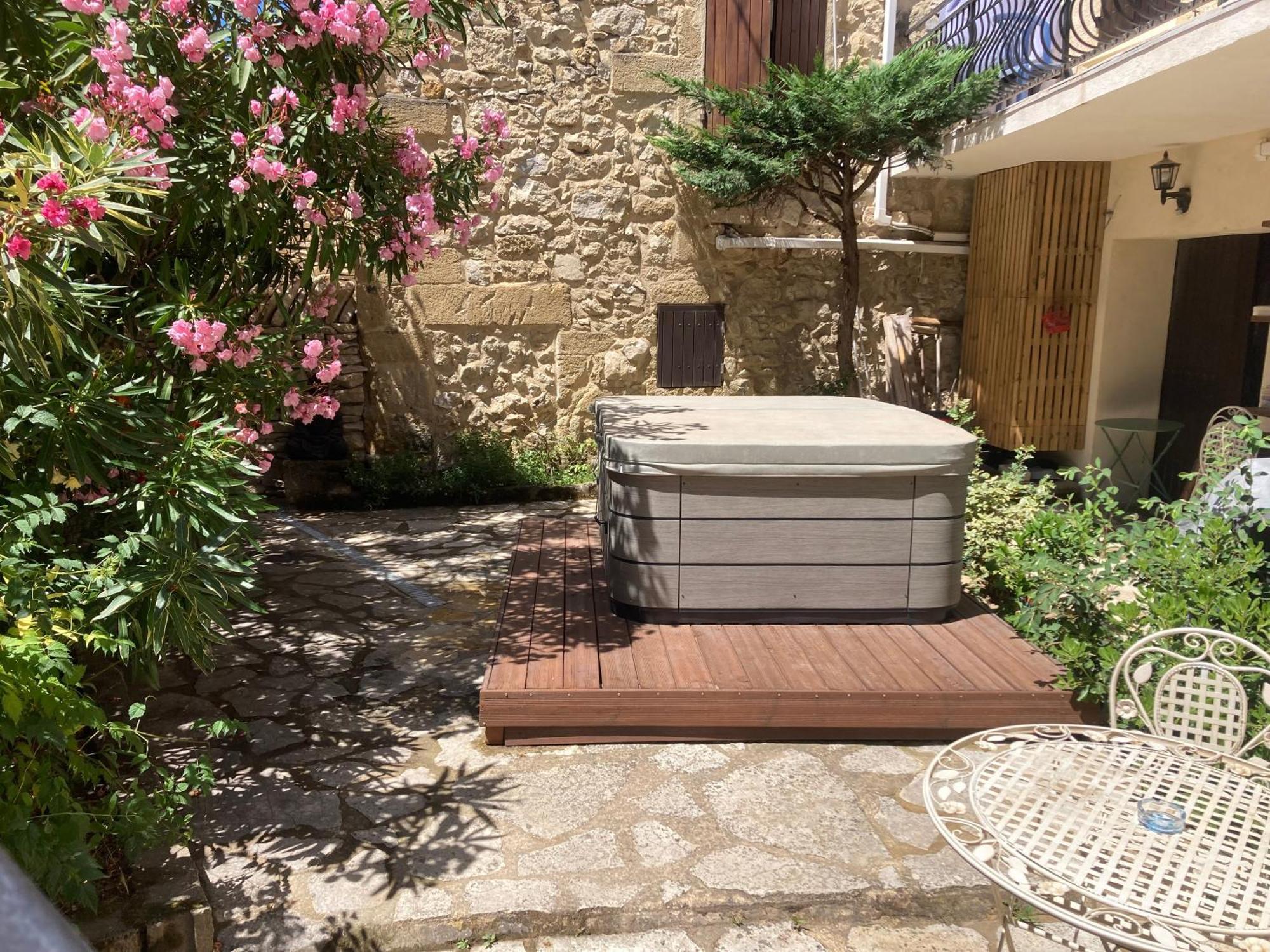 Le Studio D Aurelie Avec Spa Ete En Pleine Campagne Et Proche De Toute Commodite ロックモール エクステリア 写真