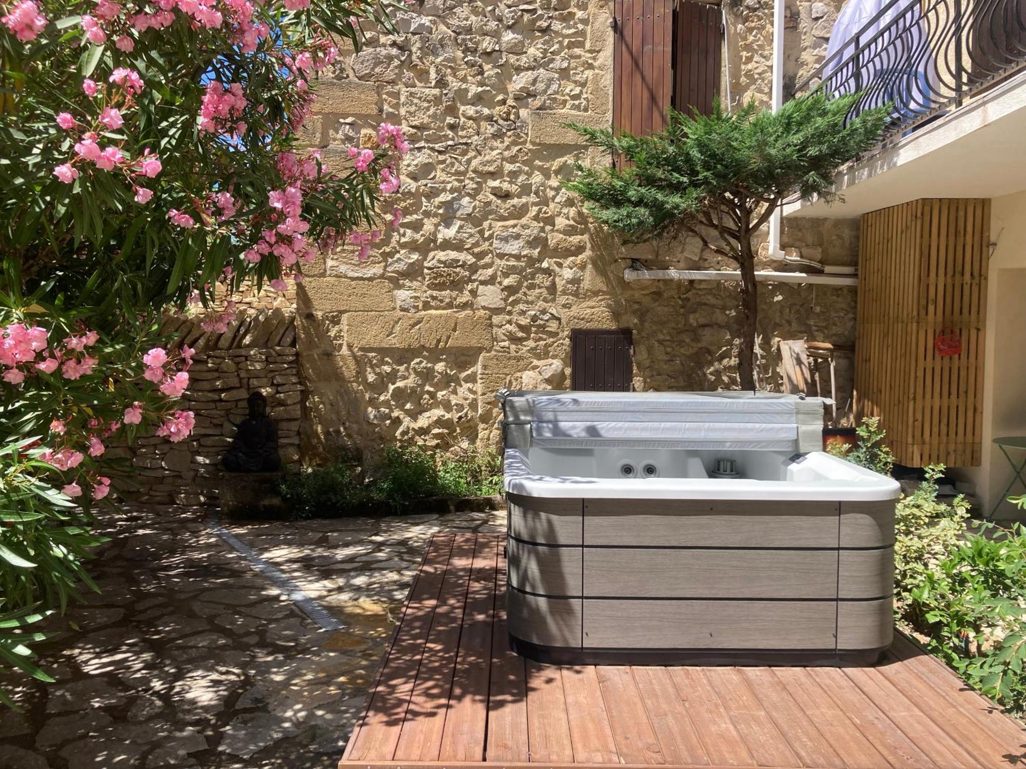 Le Studio D Aurelie Avec Spa Ete En Pleine Campagne Et Proche De Toute Commodite ロックモール エクステリア 写真